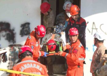 Antalya’da gerçeğini aratmayan büyük deprem tatbikatı
