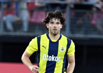 Fenerbahçe’de, Ferdi Kadıoğlu transfer görüşmesi için İngiltere’ye gitti!