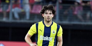 Fenerbahçe’de, Ferdi Kadıoğlu transfer görüşmesi için İngiltere’ye gitti!