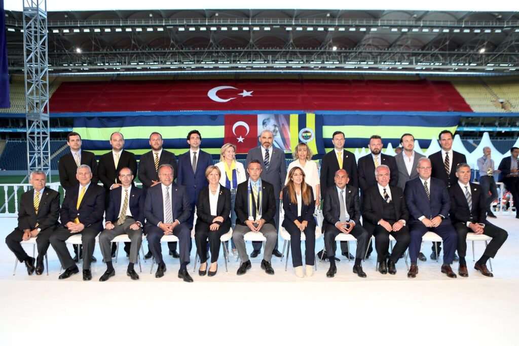 fenerbahce yonetiminde 2 istifa birden habermeydan