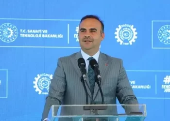 Bakan Kacır, dış ticaret verilerini inceledi