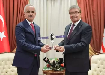 Bakan Uraloğlu, KKTC Başbakanı Üstel ile görüştü