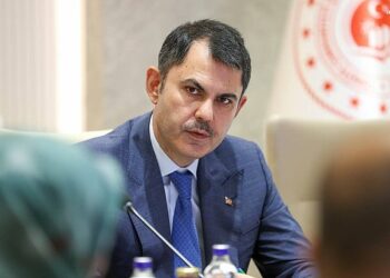 Bakan Kurum İzmir’deki yangınının bilançosunu açıkladı