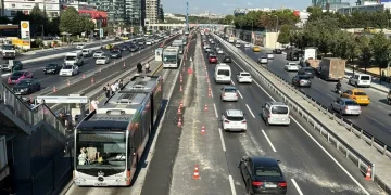 Metrobüs hattındaki çalışma trafiği felç etti: 45 gün devam edecek