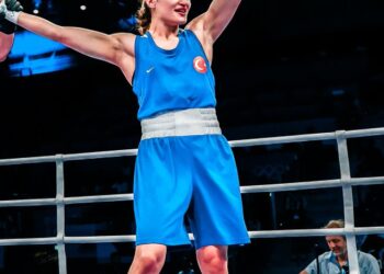 Milli boksör Esra Yıldız Kahraman, Paris 2024’te çeyrek finale yükseldi!