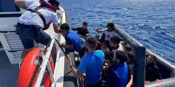 Muğla açıklarında 89 kaçak göçmen kurtarıldı