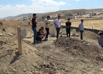 Muş’ta, Alpaslan-1 barajında boğulan aynı aileden 5 kişi yan yana defnedildi!