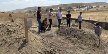 Muş’ta, Alpaslan-1 barajında boğulan aynı aileden 5 kişi yan yana defnedildi!