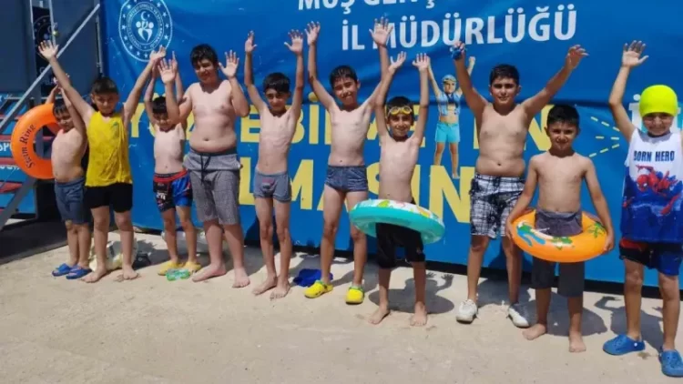 mus varto da kur an kursu ogrencilerine yuzme egitimi veriliyor habermeydan