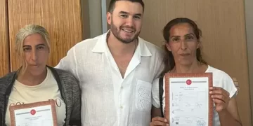 Mustafa Ceceli, İzmir yangınında evlerini kaybeden kardeşlere verdiği sözü tuttu!