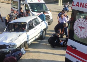 Sinop’ta, otomobil ile motosikletin çarpıştığı kazada 2 kişi yaralandı!