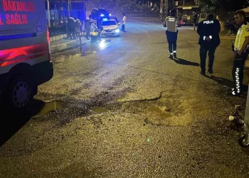 Sinop’ta yoldaki çukura girerek kaza yapan motosikletli yaralandı!