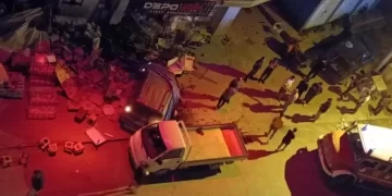 Sinop Türkeli’de, otomobil dükkana daldı: 1 yaralı!