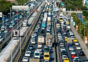 E-5’te trafik felci: Kilometrelerce araç kuyruğu oluştu