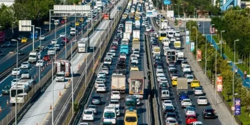 E-5’te trafik felci: Kilometrelerce araç kuyruğu oluştu