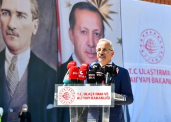Bakan Uraloğlu açıkladı: Bu yıl 230 milyonun üstünde yolcu taşıyacağımızı öngörüyoruz