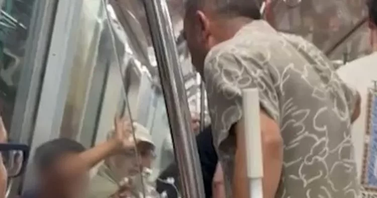 yabanci uyruklu cocuga siddet uygulayan sahis gozaltina alindi habermeydan