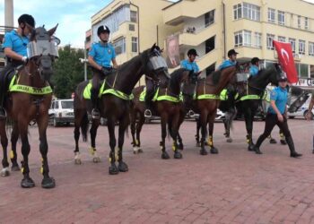 Atlı Polisler Tavşanlı Sokaklarında