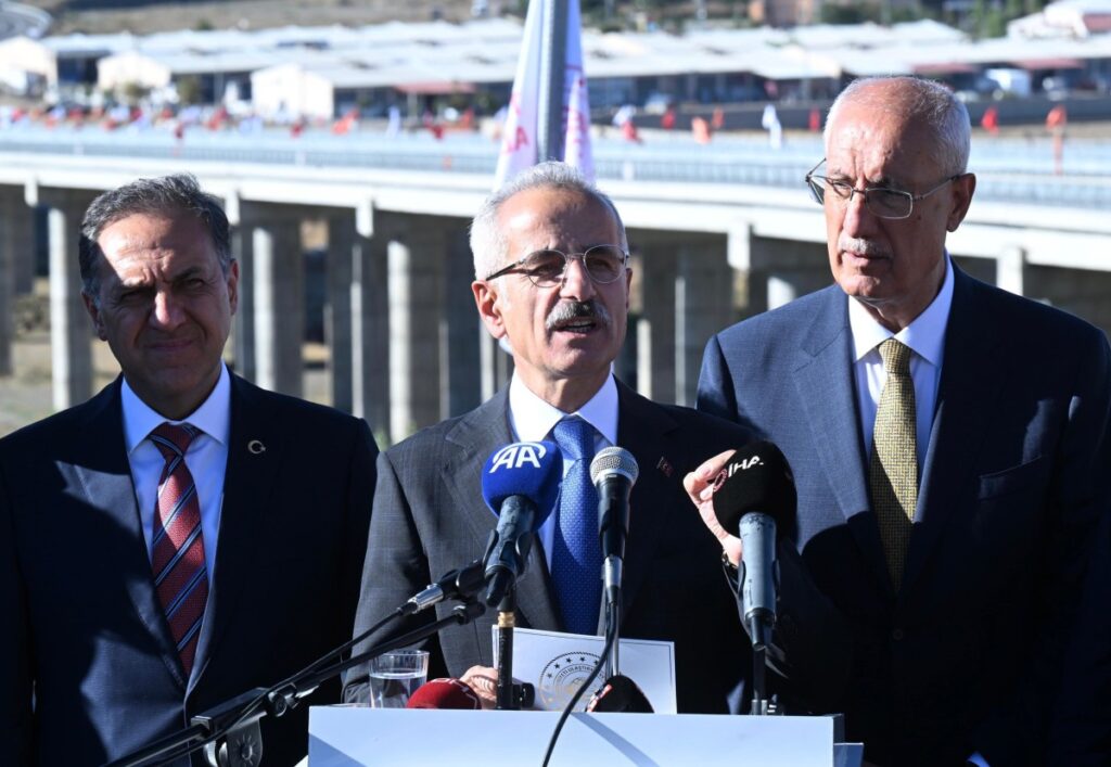 Bakan Uraloğlu: 43 kilometre olan yolu 2,5 kilometre kısalttık Bakan Uraloglu2 habermeydan