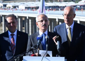 Bakan Uraloğlu: 43 kilometre olan yolu 2,5 kilometre kısalttık