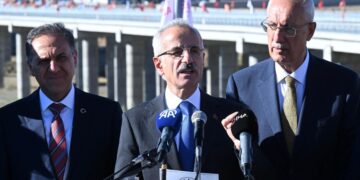 Bakan Uraloğlu: 43 kilometre olan yolu 2,5 kilometre kısalttık