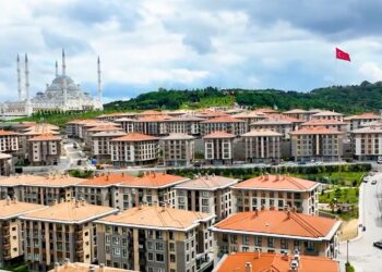 Bakan Kurum: Dönüşüme karşı çıkanlar gelip Kirazlıtepe’yi görsünler