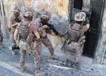 Silah kaçakçılarına ve ruhsatsız silah taşıyan şahıslara yönelik operasyon