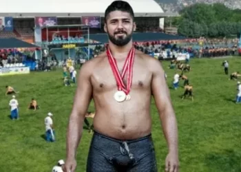 Antalya 672. Elmalı Yağlı Güreşleri’nin başpehlivanı olan Enes Doğan kimdir!