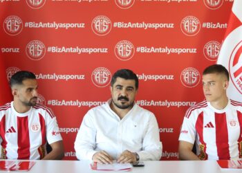 Antalyaspor, 2 yeni transferi için imza töreni düzenledi!