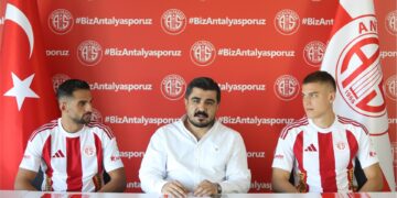 Antalyaspor, 2 yeni transferi için imza töreni düzenledi!