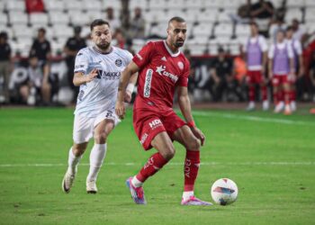 Antalyaspor, Adana Demirspor’u son dakikada devirdi!