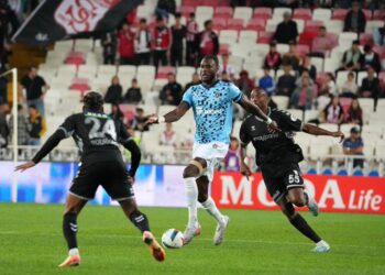 Başakşehir, Sivasspor’u deplasmanda 2 golle geçti!