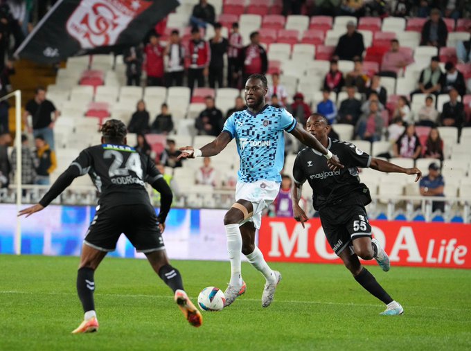 Başakşehir, Sivasspor'u deplasmanda 2 golle geçti! basaksehir sivasspor u deplasmanda 2 golle gecti habermeydan