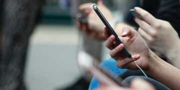 Cep telefonu aboneliklerinde köklü değişiklik: Hatlar 3 ayda kapanacak, yabancılara özel hat verilecek Türkiye’de 29 milyondan fazla cep telefonu kayda alındı