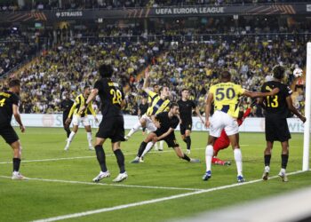 Fenerbahçe, Avrupa Ligi’ne 3 puanla başladı!