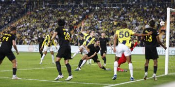 Fenerbahçe, Avrupa Ligi’ne 3 puanla başladı!