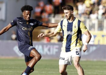 Fenerbahçe, Kasımpaşa’yı deplasmanda 2 golle geçti!