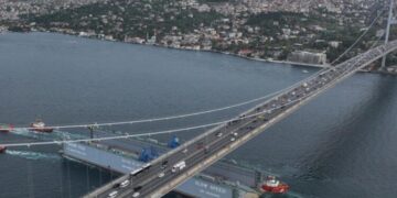 İstanbul Boğazı’nda gemi trafiği durduruldu