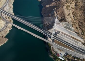 Bakan Uraloğlu duyurdu: Kömürhan Köprüsü Dünya’nın en iyisi!