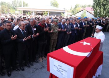 Muş şehidini son yolculuğuna uğurladı!