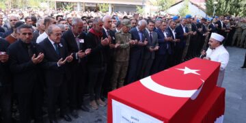 Muş şehidini son yolculuğuna uğurladı!