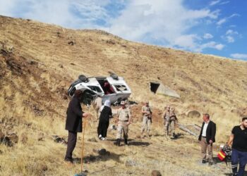 Muş’ta, düğüne giden minibüs takla attı: 20 yaralı