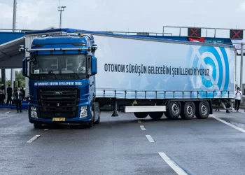 Bakan Uraloğlu test sürüşünde: Otonom kamyon akıllı yollarda!