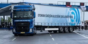 Bakan Uraloğlu test sürüşünde: Otonom kamyon akıllı yollarda!