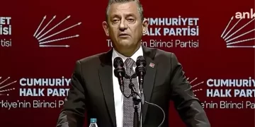 CHP’de kurultay günü: Özgür Özel eski genel başkanlarla katıldı