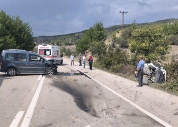 Sinop Boyabat’ta 3 aracın karıştığı kazada sürücüler yaralandı!