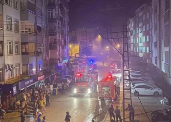 Sinop’ta, alev alan buzdolabı prizi evi yaktı!