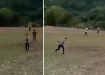 Sinop’ta yaşlı aileye taşlı saldırının görüntüleri çıktı!