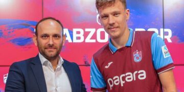 Trabzonspor, 2 yeni transferi için imza töreni düzenledi!