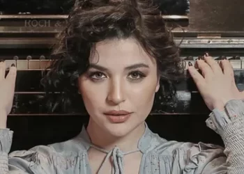 Leyla Dizisi’nde Nur Karakterine Hayat Veren Gonca Vuslateri Kimdir?